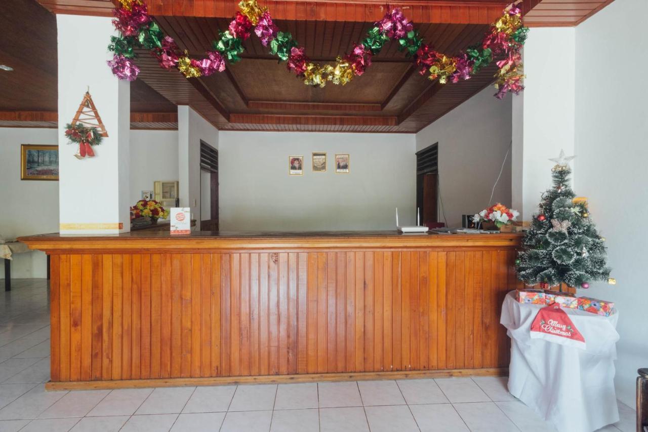 Oyo 1688 Collin Beach Hotel Ambon Exterior photo