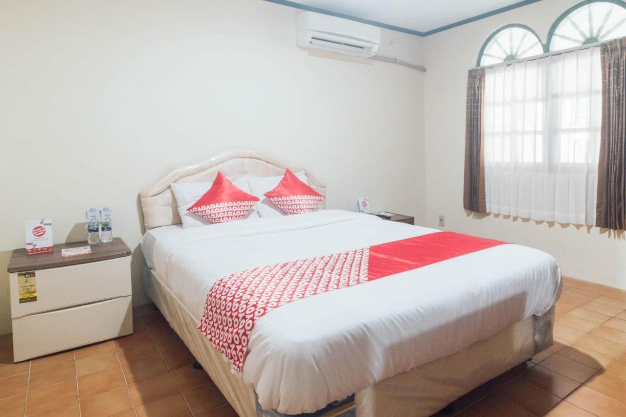 Oyo 1688 Collin Beach Hotel Ambon Exterior photo